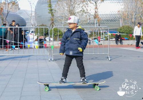 娱乐吃瓜滑板,吃瓜群众围观滑板圈精彩瞬间  第2张